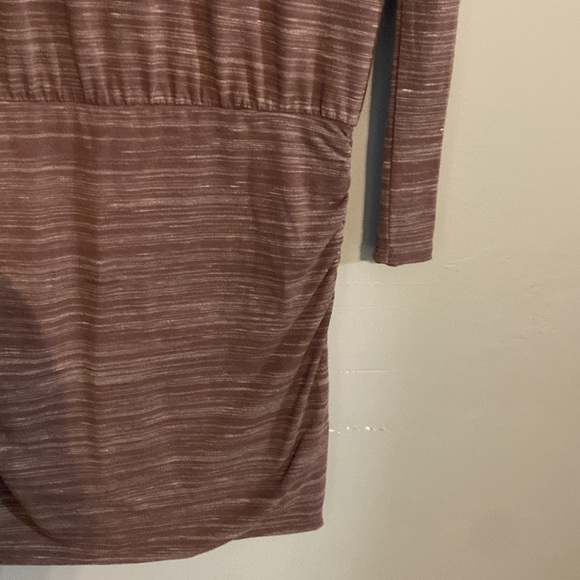 ATHLETA WOMEN'S DUSTY PLUM STRIPED LONG SLEEVE RUCHED SOFT AVENUES DRESS Sz XS - Picture 4 of 7